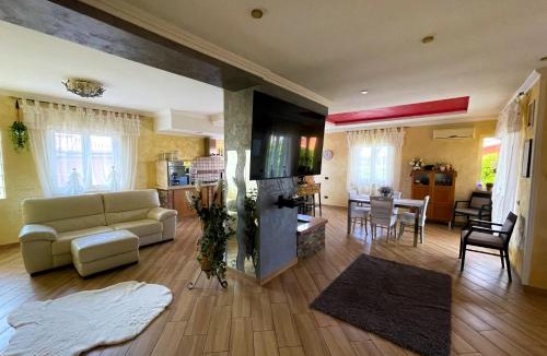 Anzio Villa | VILLA DAL PESCATORE Apartment - Elegant Retreat between Anzio & Nettuno with Garden and refined Patio - Train Station 500mt