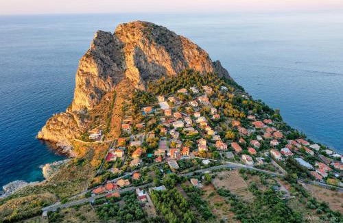 Capo Zafferano Apartment | Villa del Golfo Urio with swimming pool shared by the two apartments it is essential to have a car
