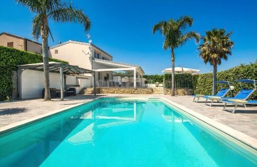 Alcamo Villa | Villa Dell'Ulivo con piscina privata By Sicily Home Solutions