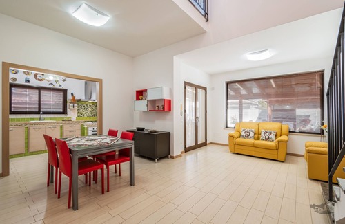 Alcamo Marina Villa | Villa DellOmbra: Heated Pool and Outdoor Kitchen