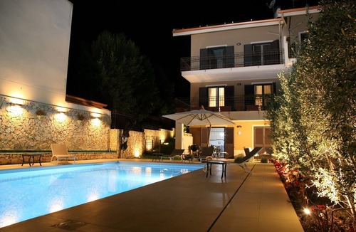 Capo Peloro Villa | Villa 'Domus Aurige' with Sea View, Wi-Fi and Air Conditioning