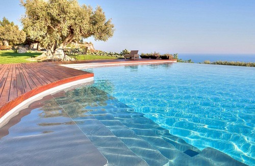 Licata Apartment | Villa Donzella, fully refundable with voucher*: An elegant and welcoming apartment that is part of a villa which faces the sun and the sea, with Free WI-FI.