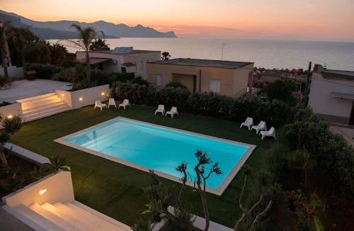 Alcamo Marina Apartment | Villa Dwellings With Pool For Exclusive Use