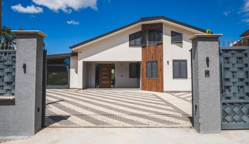 Borgetto Villa | Villa El Secreto, Luxury con piscina, sauna e idromassaggio, 4 camere e 3 bagni, vicina al mare e montagna