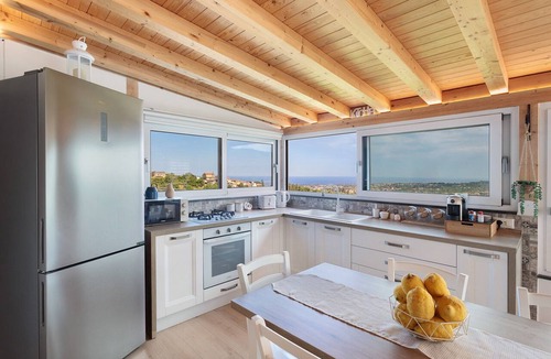 Coste Villa | Villa 'Found House - Sea & Etna View' with Sea View, Wi-Fi and Air Conditioning