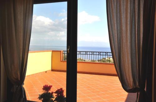 Santa Teresa di Riva Villa | Villa Gemma di Mare