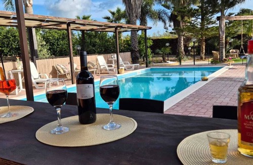 Agrigento Villa | Villa Gioiosa 5 bedroom villa with fenced pool, Air-con,Wi-Fi, BBQ, 3min to town