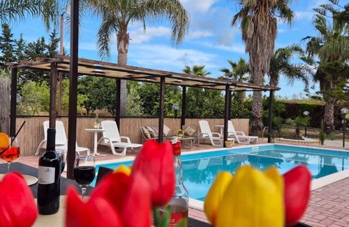 Agrigento Villa | Villa Gioiosa 5 bedroom villa with fenced pool, Air-con,Wi-Fi, BBQ, 3min to town