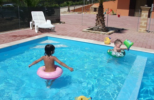 Favara Villa | Villa Gioiosa 5BR Villa:Gated Pool, Pizza Oven, BBQ,AC & WiFi, Perfect for Families