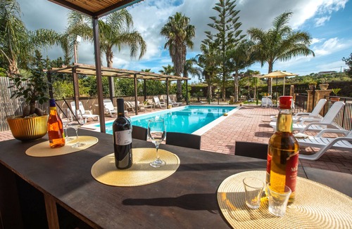 Favara Villa | Villa Gioiosa 5BR Villa:Gated Pool, Pizza Oven, BBQ,AC & WiFi, Perfect for Families