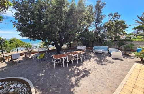 Fondi Villa | VILLA GREG GORGEOUS BEACH HOUSE WITH DIRECT ACCESS TO THE SEA