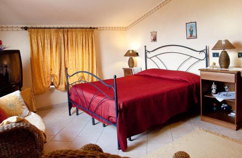 Alia House | Villa in Alia with Pool & Olive Views