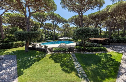 Le Rocchette Villa | Villa in Roccamare with 7 bedrooms sleeps 14