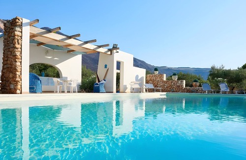 Castellammare del Golfo Villa | Villa Le Sterlizie con Piscina Privata