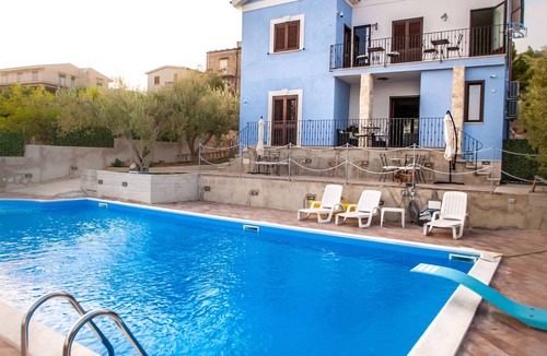Palma di Montechiaro Bed & Breakfast | VILLA LU ’The place where every room admires the sea .