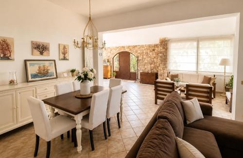 Cinisi Villa | Villa Magaggiari Pool & Beach