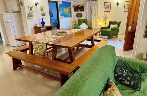 Carini Villa | Villa Mia Carini, 150 meters from the sea and 5 km airport, beautiful vintage villa