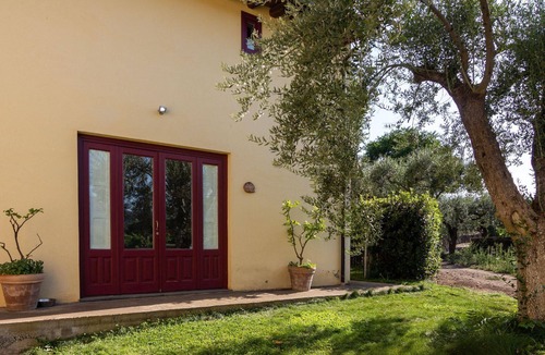 Castiglione di Sicilia House | 'Villa Nocellara' surrounded by vineyards