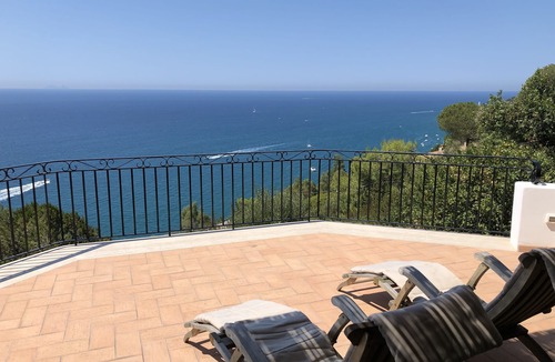 Faro House | Villa on the coast offers an unrivaled sea view and great tranquility