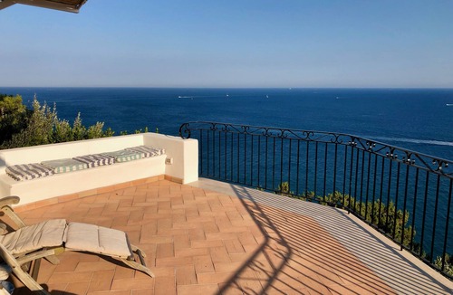 Faro House | Villa on the coast offers an unrivaled sea view and great tranquility