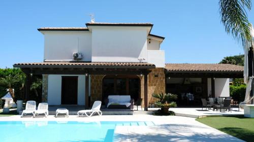 Campofelice di Roccella Villa | Villa Oxidiana with pool and garden