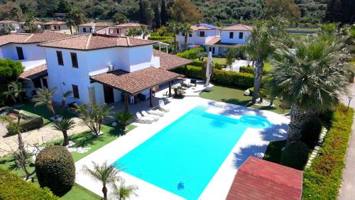 Campofelice di Roccella Villa | Villa Oxidiana with pool and garden