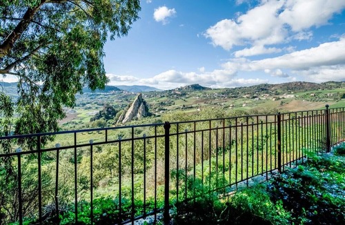 Nicosia Apartment | Villa Pietralunga with a View of the Woods