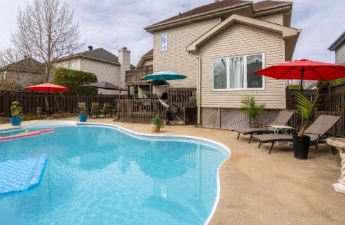 Saint Basile le Grand House | Villa proche de Montréal - Piscine - 4 ch - 10 pers