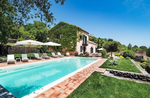 Trecastagni Villa | Villa Roberta – Mt. Etna Area