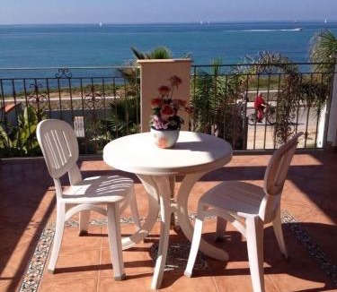 Mazara del Vallo Apartment | Villa rosa fronte mare