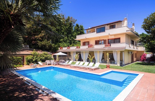 Mondello Villa | Villa surrounded by greenery with private pool, ideal for families and friends