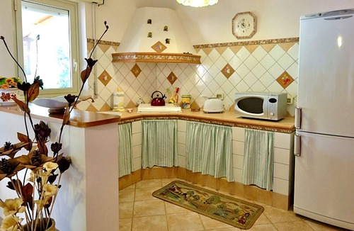 Mockarta Villa | Villa with private pool, Wifi, 7 Sleeps, Garden