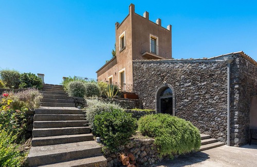 Zafferana Etnea Villa | Villa with private pool, wellness and small football pitch
