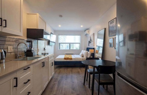 Latin Quarter House | Ville-Marie Vibe – Modern Downtown Studio