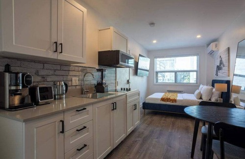 Latin Quarter House | Ville-Marie Vibe – Modern Downtown Studio