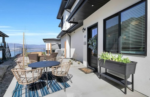Central Okanagan Villa | Vino Villa Luxury 2BD Spectacular Lakeview Sunny Patio Quiet Privacy