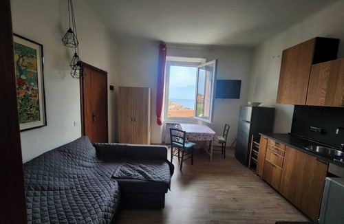 Tellaro Apartment | "Vita Mare" apartment, 2 minutes from the beach, in downtown Tellaro.