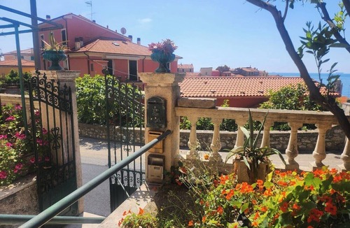 Tellaro Apartment | "Vita Mare" apartment, 2 minutes from the beach, in downtown Tellaro.
