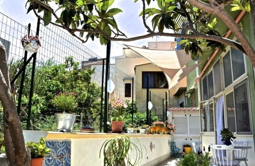 Aspra Apartment | Vittorio’s Beach House with Garden-Patio in Aspra