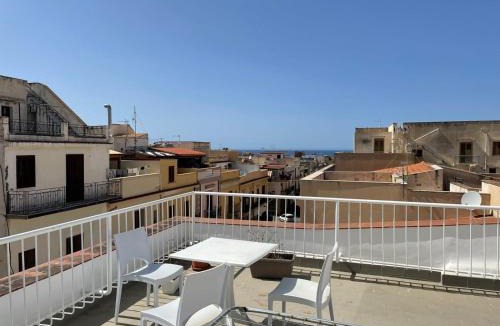 Terrasini House | Voilà Rooms Guest House