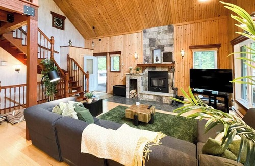 Lac-aux-Sables Ski Chalet | Vrbo Property