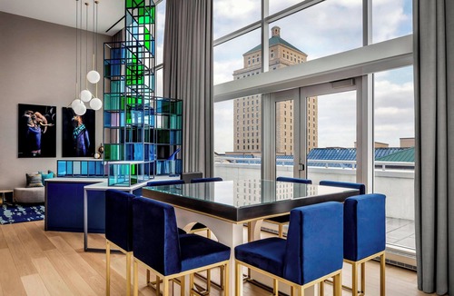 International District Hotel | W Montreal