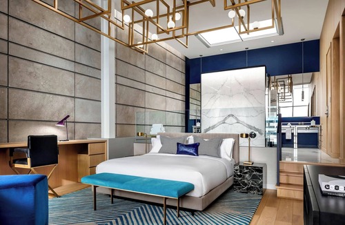 International District Hotel | W Montreal