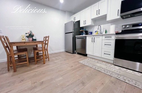 Willoughby House | Warm space awaits your experience ! 10minutes walk to reach Langley centre.