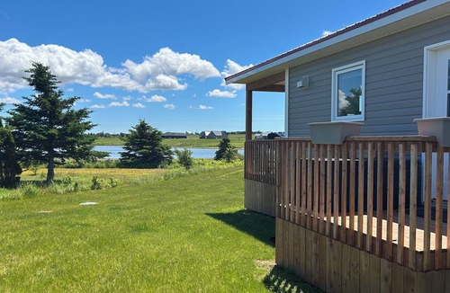 Anglo Rustico Cottage | Water Front Cottage- 10 Min Walk To Barachois Beach, Minutes to North Rustico