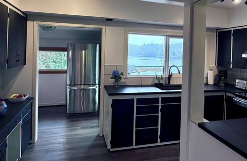 Ucluelet House | Water front house on Ucluelet Inlet