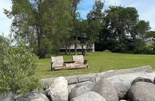 Saint Laurent Cottage | Water's Edge cedar cabin on 1 acre lakefront: a perfect retreat summer or winter