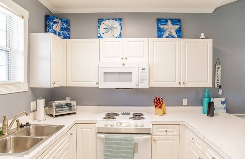 Myrtle Beach Condo | Water View! Serene Myrtle Beach Condo & Breathtaking View, King Suite, 3 Pools
