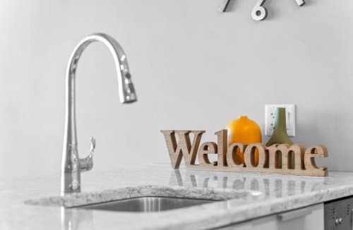 Gastown Apartment | Water Views, 40th Floor Sub-Penthouse! Entire Condo in the heart of Vancouver City Centre