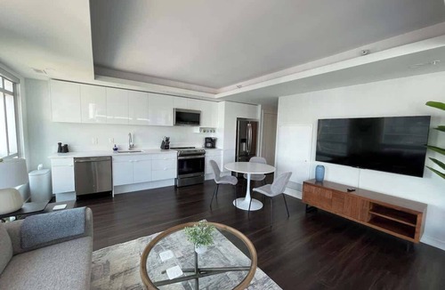 Downtown Halifax Apartment | Waterfront 1 BR corner unit with 6 appliances